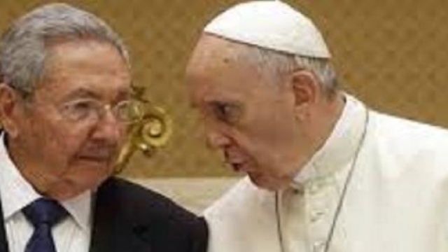 Raul Castro e il Pontefice nel loro incontro