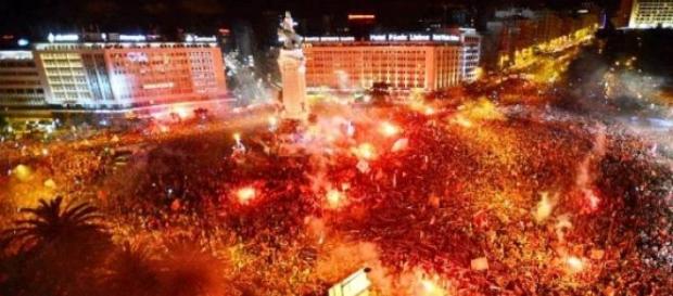 Adeptos do Benfica festejam o título em 2013/14 Adeptos do Benfica festejam o título em 2013/14