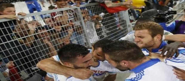 Alessandrini félicité par ses coéquipiers Alessandrini félicité par ses coéquipiers
