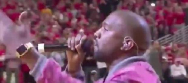 Kanye West avec une montre ultra-exclusif d'Apple Kanye West avec une montre ultra-exclusif d'Apple