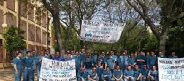 Lavoratori Telefonica in sciopero. Lavoratori Telefonica in sciopero.