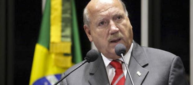 Senador Luiz Henrique da Silveira. Senador Luiz Henrique da Silveira.