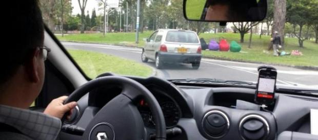 Uber vs Taxistas, una lucha por la movilidad Uber vs Taxistas, una lucha por la movilidad