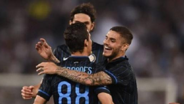 Hernanes festeggia la doppietta contro la Lazio