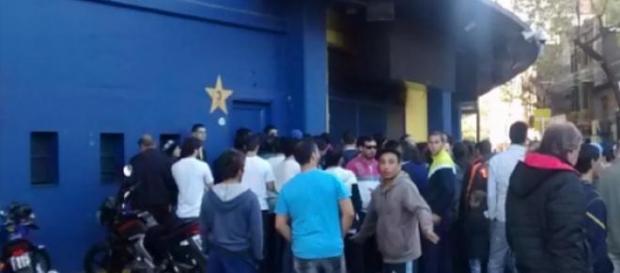Muchos hinchas xeneizes se quedaron sin entradas Muchos hinchas xeneizes se quedaron sin entradas