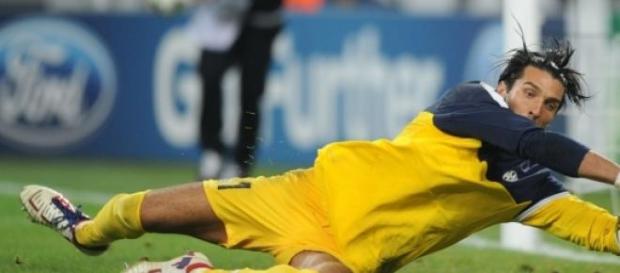 Buffon est un myhte à la Juventus. Buffon est un myhte à la Juventus.