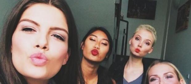 Die GNTM-Finalistinnen mit Darya. Die GNTM-Finalistinnen mit Darya.