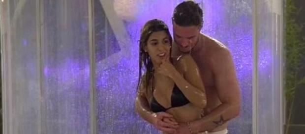 Oriana y Tony se duchan juntos en 'Amor a Prueba' Oriana y Tony se duchan juntos en 'Amor a Prueba'