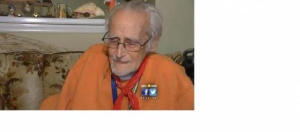 Blackmon, de 81 años, llamó al 911 por comida Blackmon, de 81 años, llamó al 911 por comida