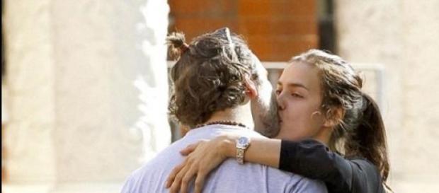 Bradley e Irina apanhados aos beijos Bradley e Irina apanhados aos beijos