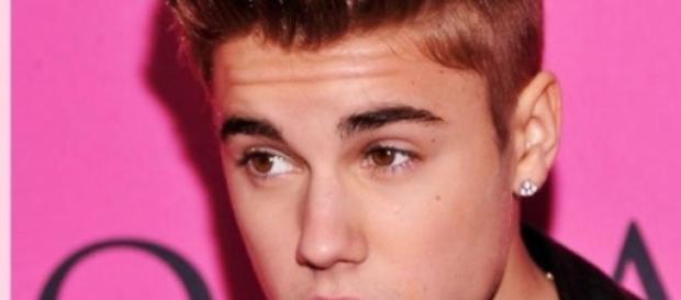 Justin Bieber está solteiro. Justin Bieber está solteiro.
