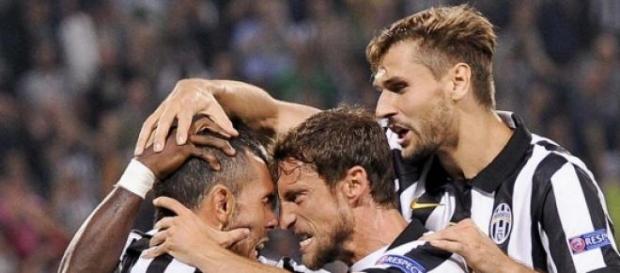 Los jugadores de Juventus festejando un gol Los jugadores de Juventus festejando un gol