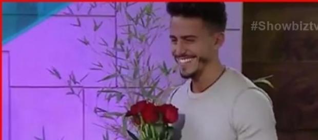 Marco le pide a Aylén que sea su novia Marco le pide a Aylén que sea su novia