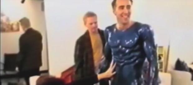 Nicholas Cage se prueba un traje de Superman Nicholas Cage se prueba un traje de Superman