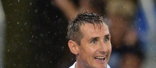 Miro Klose cerca l'ennesimo gol 