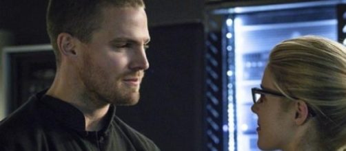 Oliver e Felicity insieme nel finale di Arrow 3