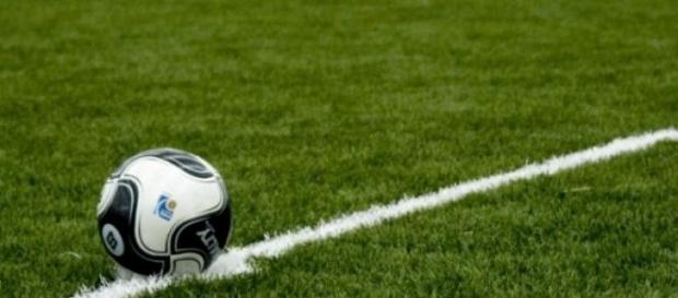 A bola começa a ser jogada domingo, às 18h00 A bola começa a ser jogada domingo, às 18h00