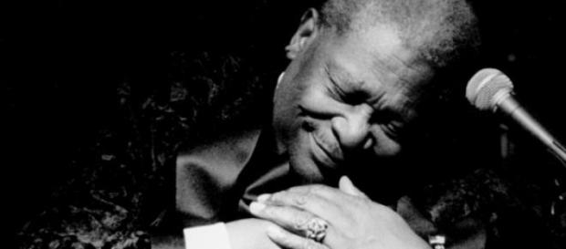 B. B. King com a sua inseparável guitarra Lucile B. B. King com a sua inseparável guitarra Lucile