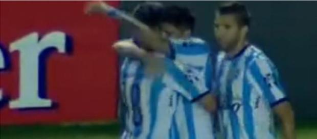 Bou festejando el segundo gol de la Academia Bou festejando el segundo gol de la Academia