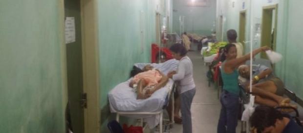 Hospitais superlotados no Ceará (Foto: Reprodução) Hospitais superlotados no Ceará (Foto: Reprodução)
