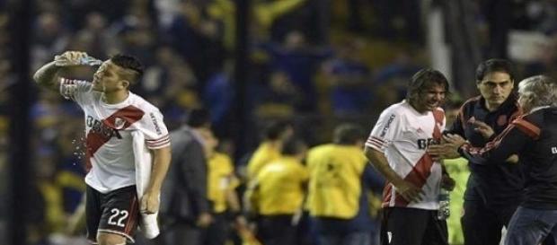 Jugadores de River afectados por el gas Jugadores de River afectados por el gas
