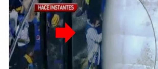 La flecha señala al presunto autor del bochorno La flecha señala al presunto autor del bochorno