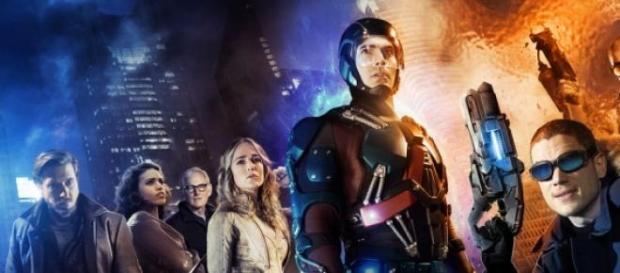 Legends of Tomorrow débarque en 2016 sur The CW. Legends of Tomorrow débarque en 2016 sur The CW.