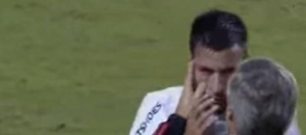 Los jugadores sufrieron el efecto del gas pimienta Los jugadores sufrieron el efecto del gas pimienta