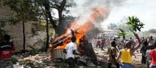 Manifestanti durante il golpe in Burundi. Manifestanti durante il golpe in Burundi.