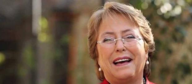 Michelle Bachelet doit écouter les étudiants. Michelle Bachelet doit écouter les étudiants.