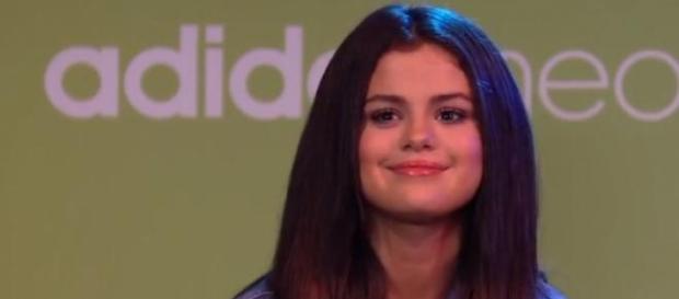 Selena Gomez respondeu às perguntas dos fãs Selena Gomez respondeu às perguntas dos fãs