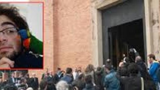 Folla di amici ai funerali di Domenico .