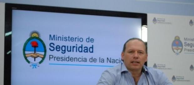 El ministro Sergio Berni en conferencia de prensa El ministro Sergio Berni en conferencia de prensa