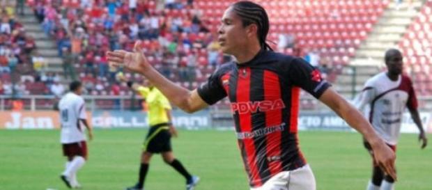 Ocanto surpreendido no final do jogo com o Aragua. Ocanto surpreendido no final do jogo com o Aragua.