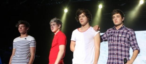 One Direction sind nur noch zu 4. One Direction sind nur noch zu 4.