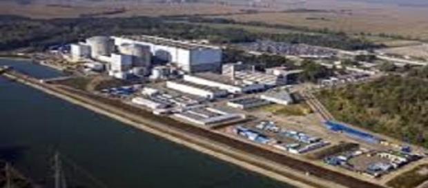 La centrale nucléaire de Fessenheim. La centrale nucléaire de Fessenheim.