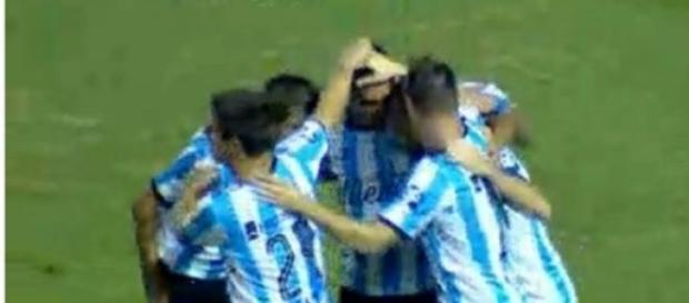 Racing eliminó a Wanderers y va por más Racing eliminó a Wanderers y va por más