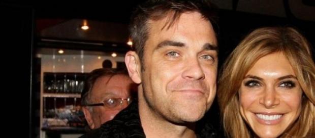 Robbie Williams y su esposa acosan a su asistente Robbie Williams y su esposa acosan a su asistente