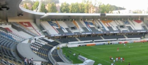 Vitória de Guimarães recebe o Benfica Vitória de Guimarães recebe o Benfica