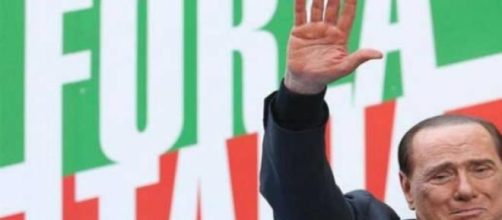 Berlusconi in un commosso saluto ai sostenitori