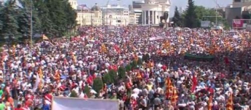 I macedoni chiedono democrazia e diritti