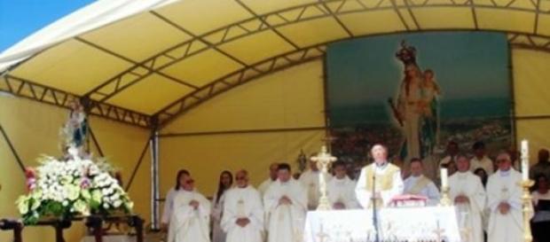 Aspecto da Celebração da Missa Campal . Aspecto da Celebração da Missa Campal .