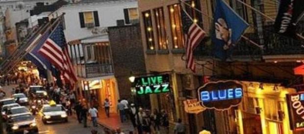 Bourbon Street, en el corazón de Nueva Orleans Bourbon Street, en el corazón de Nueva Orleans