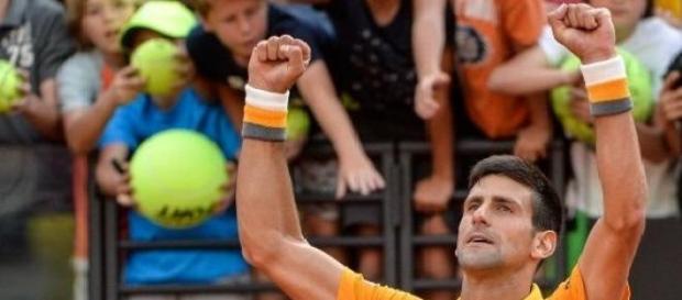 Djokovic celebra su victoria Djokovic celebra su victoria