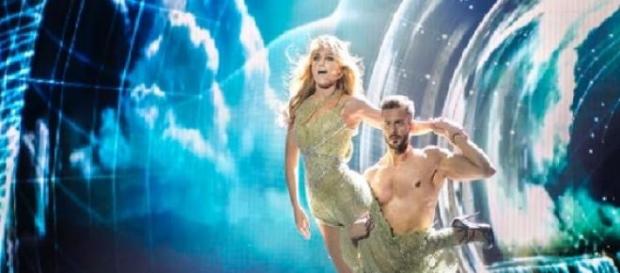 Edurne y Giuseppe bailando Amanecer Edurne y Giuseppe bailando Amanecer