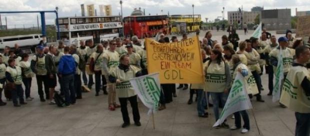 GDL streikt wieder für mehr Geld. Bahnchef Grube erhöht