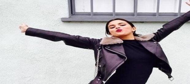 Selena Gomez schwänzt den großen Abend von Taylor Selena Gomez schwänzt den großen Abend von Taylor