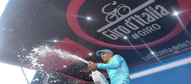 Tiralongo s'impose au Giro à 38 ans, un record ! Tiralongo s'impose au Giro à 38 ans, un record !