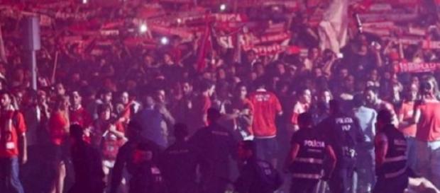 Violência entre adeptos e polícia estragou a festa Violência entre adeptos e polícia estragou a festa