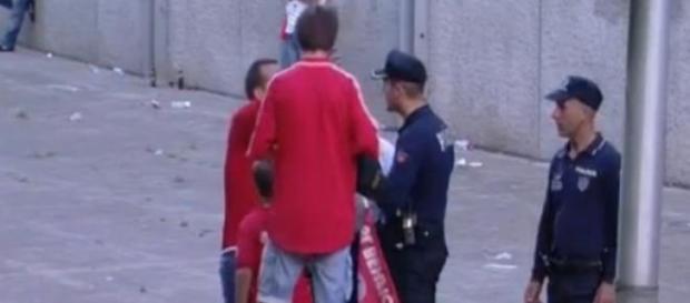 Agressão da PSP a adepto do Benfica, em Guimarães. Agressão da PSP a adepto do Benfica, em Guimarães.